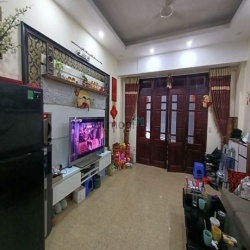 Bán nhà phố Xã Đàn quận Đống Đa 41m 6T MT 4.3m giá 5.5 tỷ.