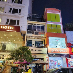 Giá rẻ 69tr! Cho thuê MT duy nhất Đ. Nguyễn Trãi Q1 - 4*20m lề 8m