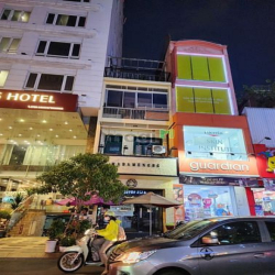 Giá rẻ 69tr! Cho thuê MT duy nhất Đ. Nguyễn Trãi Q1 - 4*20m lề 8m