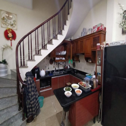 Bán nhà phố Xã Đàn quận Đống Đa 41m 6T MT 4.3m giá 5.5 tỷ.