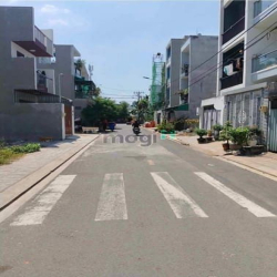 hiếm nhà bán: gò cát phú hữu - 3 tầng BTCT - oto đậu cửa - chỉ 5,x tỉ