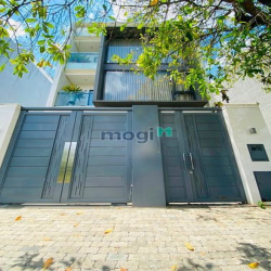 Bán Nhà Phố Nguyễn Hoàng Quận 2, DT 140m2 giá 36 tỷ, SHR alo e Nhi ạ