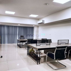 Cho thuê văn phòng có sẵn bàn ghế nội thất trung tâm Quận 2