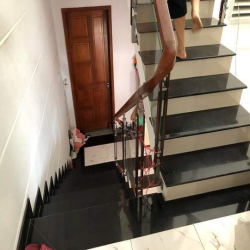 Nhà bán gần Vincom quận 7, 100m2, hẻm xe hơi, chỉ 8 tỷ hơn