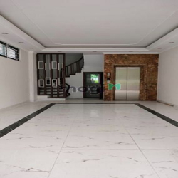 Chính chủ nhờ bán gấp nhà đẹp 6 tầng thang máy đường Phạm Văn Đồng