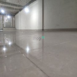 Cho thuê mặt bằng Ngô Gia Tự gần 200m2 mặt tiền rộng có thang máy