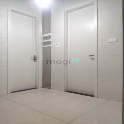 Cho thuê mặt bằng Ngô Gia Tự gần 200m2 mặt tiền rộng có thang máy