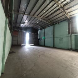 Xưởng cho thuê dt 700m2 giá 60tr Quốc Lộ 1A Bình Chánh