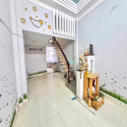 Bán Nhà Tân Bình - Ngay Hội Chợ - HXH Thông - Sát Mặt Tiền.