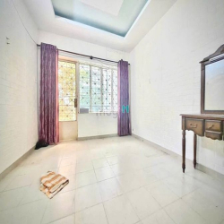 Bán Nhà Tân Bình - Ngay Hội Chợ - HXH Thông - Sát Mặt Tiền.