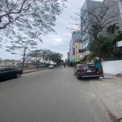 Cho thuê bởi CHÍNH CHỦ văn phòng trong tòa nhà tại Quan Hoa, Cầu  GIẤY