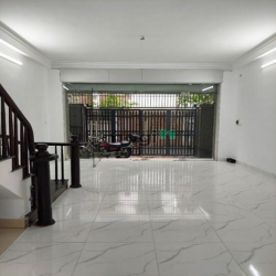 Cho Thuê nhà 5 tầng tổng DT sàn 350 m2 - Hồng Tiến Bồ Đề 12 tr/tháng