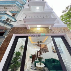 Cho thuê nhà riêng ngõ 40 Nguỵ Như Kon Tum diện tích 80m2 x 4 tầng