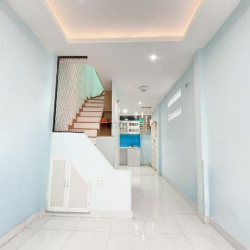 Nhà Đẹp 2 Tầng, 35m2 (3.5m x 10m), ngay Hàng Xanh giáp Q1, chỉ 4.35 tỷ