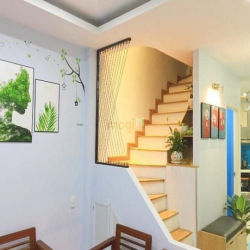 Nhà Đẹp 2 Tầng, 35m2 (3.5m x 10m), ngay Hàng Xanh giáp Q1, chỉ 4.35 tỷ