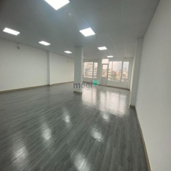 Cho thuê bởi CHÍNH CHỦ văn phòng trong tòa nhà tại Quan Hoa, Cầu  GIẤY