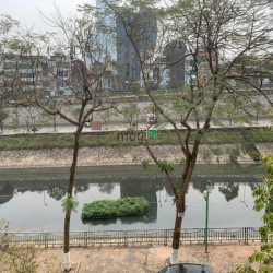 Cho thuê bởi CHÍNH CHỦ văn phòng trong tòa nhà tại Quan Hoa, Cầu  GIẤY