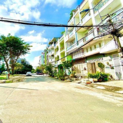 Nhà BTCT 4 tầng mặt tiền đường khu dân cư Bình Phú, đối diện Công viên