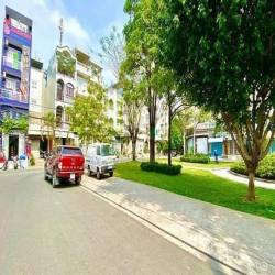 Nhà BTCT 4 tầng mặt tiền đường khu dân cư Bình Phú, đối diện Công viên