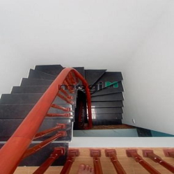 Bán nhà 4 tầng ngõ 89 Lạc Long Quân 42m - Giá 4.98 tỷ  tặng full đồ