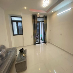 Nhà đẹp 2 tầng - DT: 5.5m x 16m - Phan Văn Trị - Giá chỉ 93tr/m2