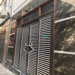 Bán nhà 4 tầng ngõ 89 Lạc Long Quân 42m - Giá 4.98 tỷ  tặng full đồ