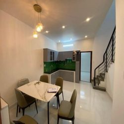 Nhà đẹp 2 tầng - DT: 5.5m x 16m - Phan Văn Trị - Giá chỉ 93tr/m2