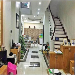 Bán Nhà 5 Tầng_Ô GÓC_PHÂN LÔ ÔTÔ_KD Ngõ 1194 Đường Láng, Đống Đa_8,8tỷ