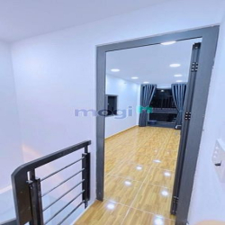 ✔️  Bán nhà ngay Ngã Tư Hàng Xanh Bình Thạnh - 13m2 - 3 tầng - 1.85 tỷ