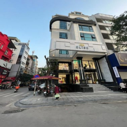 Cho thuê LÔ GÓC phố LÁNG HẠ - ĐỐNG ĐA