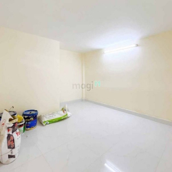 Diện tích 64m2. Mặt Tiền 4.5m. Hẻm thông 3.4m. Tiện xây Căn Hộ Dịch Vụ