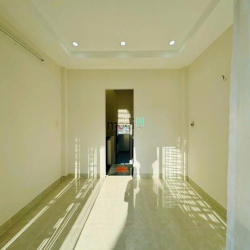 Cần Bán Nhanh Gấp Căn Nguyễn Văn Trỗi P11 Phú Nhuận ,SHR,Giá 2tỷ7,70m2