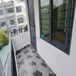 Bán nhà hoàng mai , ở luôn , gần phố , 37m x 5 tầng , chỉ 3.9 tỷ .