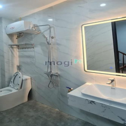 Bán nhà hoàng mai , ở luôn , gần phố , 37m x 5 tầng , chỉ 3.9 tỷ .