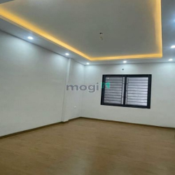 Bán nhà hoàng mai , ở luôn , gần phố , 37m x 5 tầng , chỉ 3.9 tỷ .