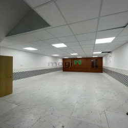 Nhiều Nhà phố SHOPHOUSE SARITOWN SALA  vị trí đẹp giá rẻ.