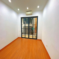 Bán nhà phố Võng Thị quận Tây Hồ lô góc ngõ rộng 46m 4T giá 7,4 tỷ.