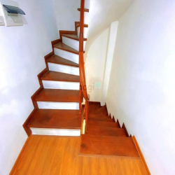 Bán nhà phố Võng Thị quận Tây Hồ lô góc ngõ rộng 46m 4T giá 7,4 tỷ.