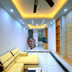 Bán nhà phố Võng Thị quận Tây Hồ lô góc ngõ rộng 46m 4T giá 7,4 tỷ.