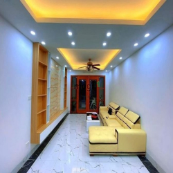 Bán nhà phố Võng Thị quận Tây Hồ lô góc ngõ rộng 46m 4T giá 7,4 tỷ.