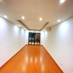 Bán nhà phố Võng Thị quận Tây Hồ lô góc ngõ rộng 46m 4T giá 7,4 tỷ.