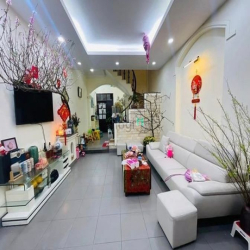 Chi 6 tỷ nhà đẹp khu PL ngõ 379 Đội Cấn quận Ba đình 52m 4T MT 4m.