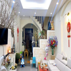 Chi 6 tỷ nhà đẹp khu PL ngõ 379 Đội Cấn quận Ba đình 52m 4T MT 4m.