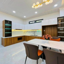 Bán gấp nhà giá 2ty950 ở đường Phạm Phú Thứ, P4, Q6 1 trệt 1 lầu, SHR