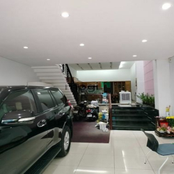 Bán nhà đường Phạm Văn Hai, P.5, Q. Tân Bình. DT: 4x18m. Giá: 14,5 tỷ