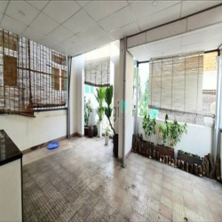 Cho thuê nhà MT kế góc Pasteur- Võ Thị Sáu, Q3, 350m2 , có sân 110m2