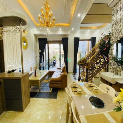 Bán nhanh nhà đường Nguyễn Khoái, P2, Q4.DT:62M/2tỷ590tr.SHR