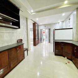 Nhà 4 lầu góc 2 mặt tiền đường Trần Đại Nghĩa, TTTM Cái Khế, Cần Thơ