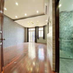 Nhà 4 lầu góc 2 mặt tiền đường Trần Đại Nghĩa, TTTM Cái Khế, Cần Thơ