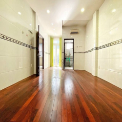 Nhà 4 lầu góc 2 mặt tiền đường Trần Đại Nghĩa, TTTM Cái Khế, Cần Thơ